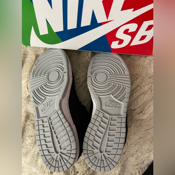 Nike Medicom Toy x Dunk Low SB 'BE@RBRICK' Sneaker. - Picture 7 of 13